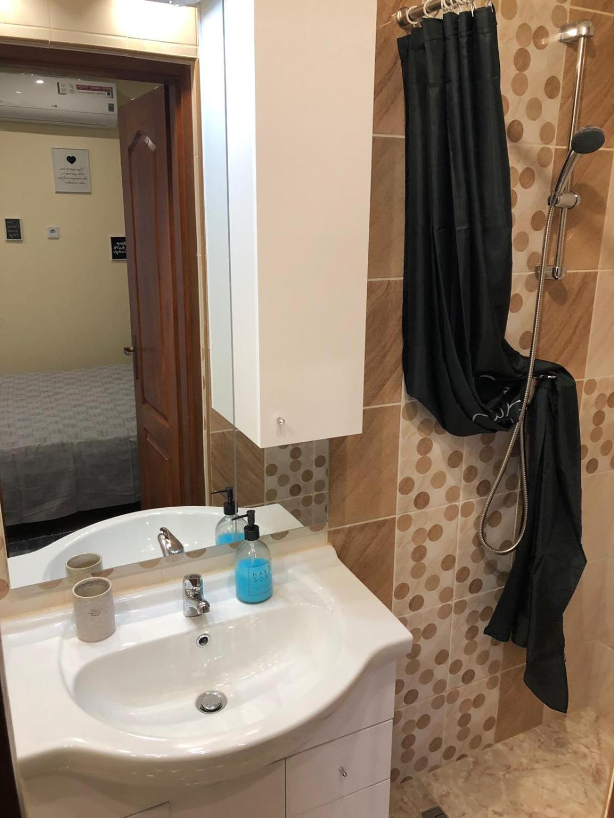 Black & White Apartments • Black إغير المظهر الخارجي الصورة